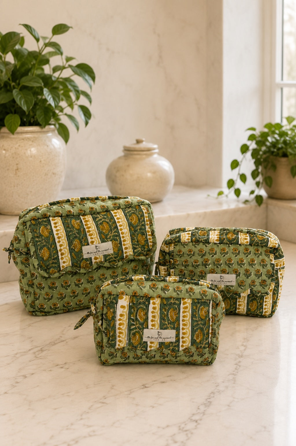 3 cosmetics bags with scalloped tops